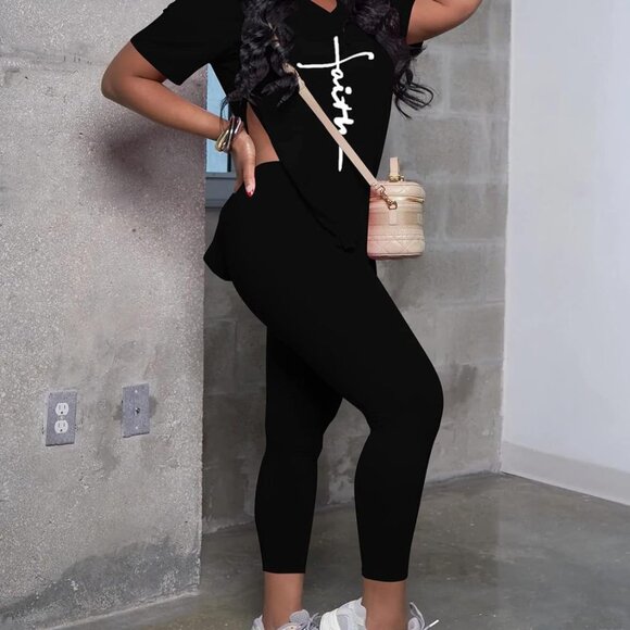 Comfortable XL Lounge Set for Women - Printed Short Sleeve & Jogger Pants - Picture 3 of 5